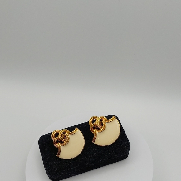 AVON 1992 Perusian Vintage Gold and Cream Enamel Clip Earrings EVC - Picture 7 of 9